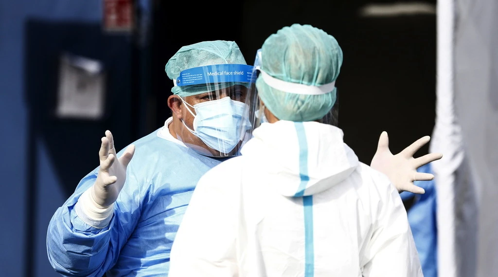 Coronavirus, bollettino 13 marzo: 26mila contagi e 317 morti, ricoveri e ingressi in intensiva ancora fuori controllo