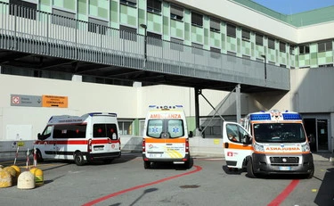 Como, 75enne si spara nel suo letto d'ospedale: è gravissima, mistero sulla pistola