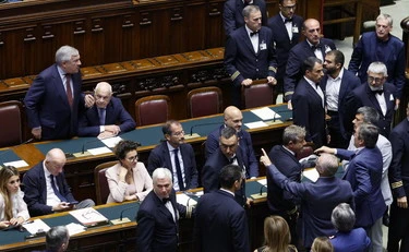 Gaza, opposizioni fuori controllo: pure la pagliacciata pro-Pal, altra bagarre