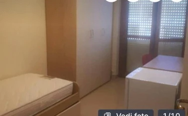 Ilaria Salis pubblica questa foto, subito massacrata: "Lei prende 15k al mese"