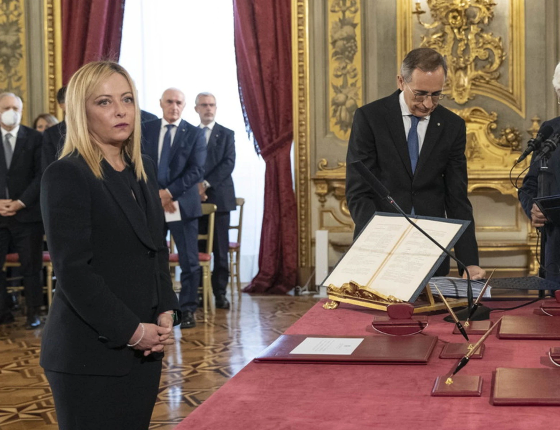 Giorgia Meloni, "perché ho messo un tailleur Armani al giuramento"