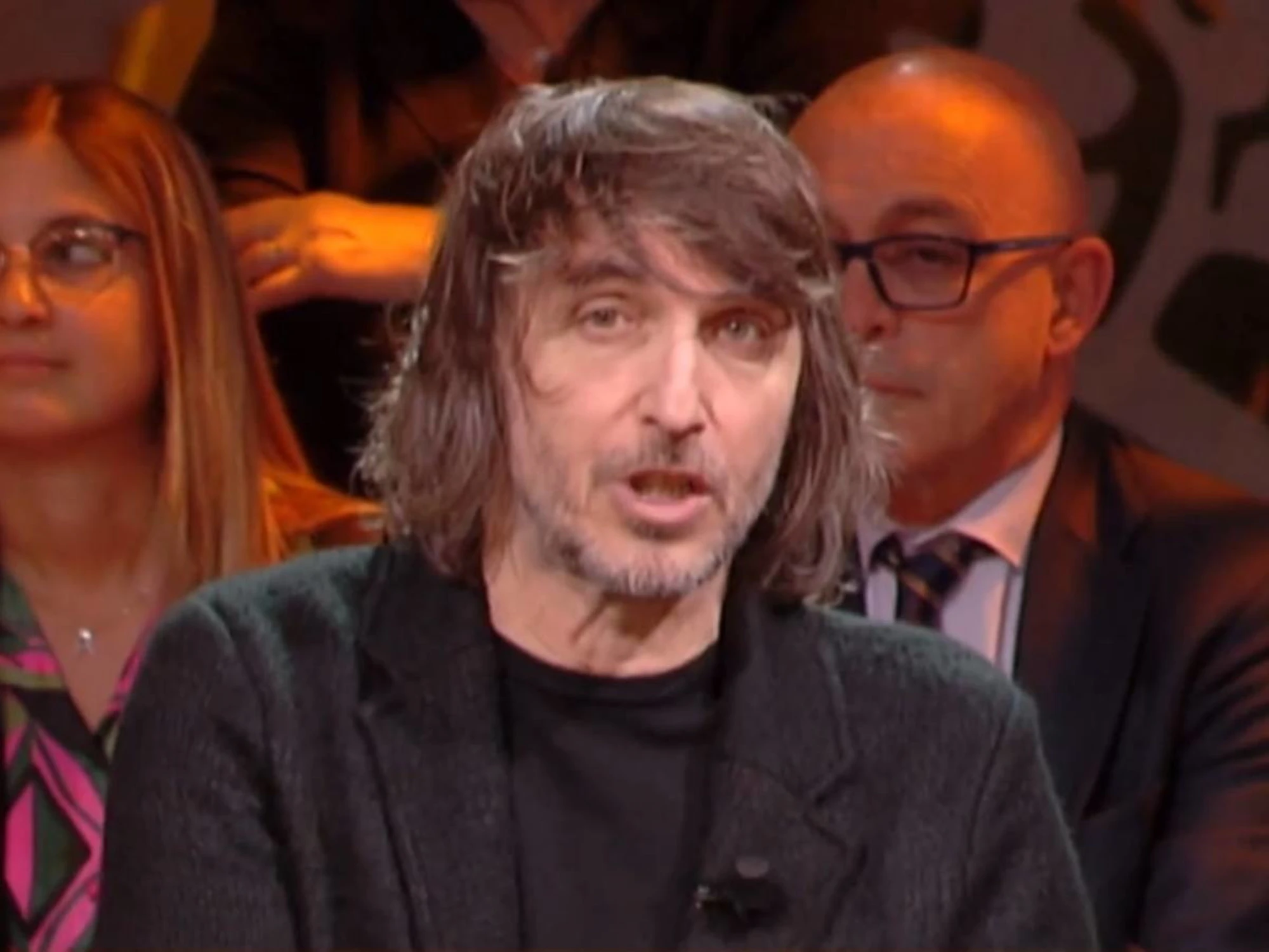 Dritto e Rovescio, Giuseppe Cruciani umilia l'attivista rossa: ko tecnico