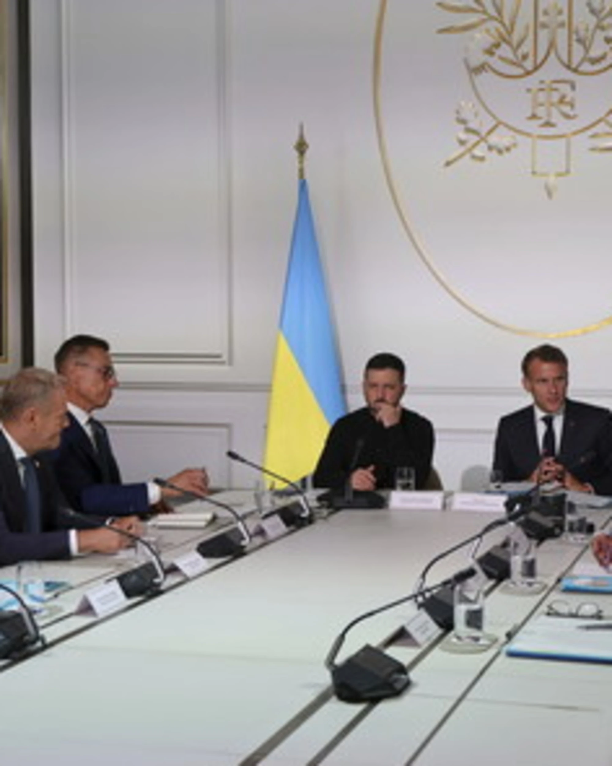 Ucraina, Macron a fine corsa: chi prepara le truppe