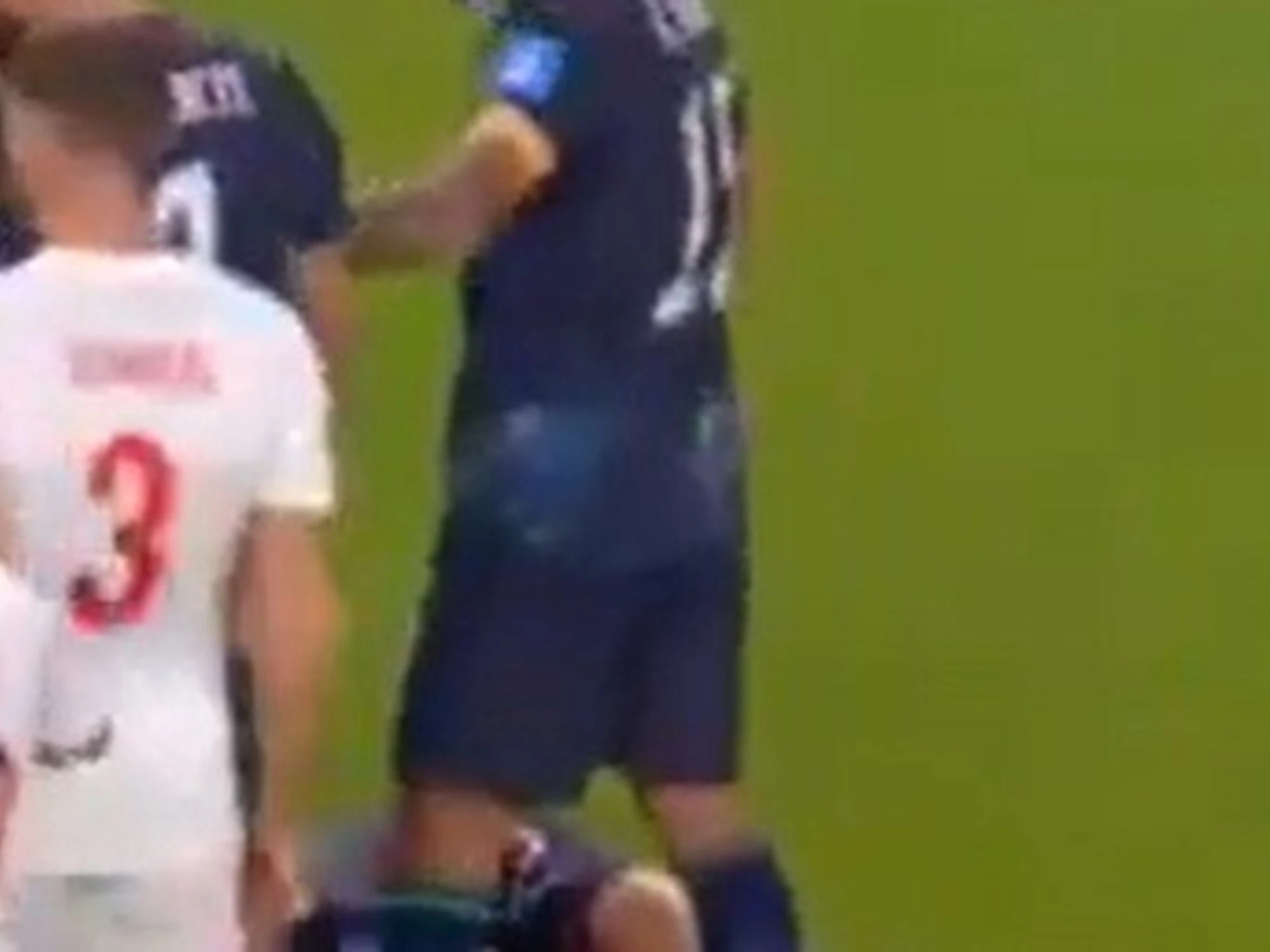 Mondiali 2026, Galarza scippa l'orologio all'arbitro: scene mai viste