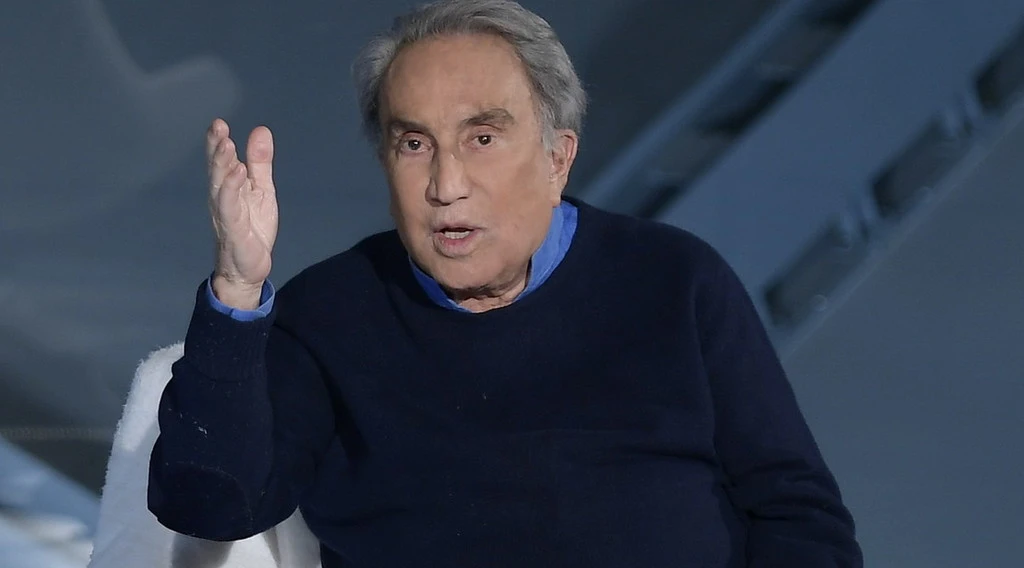 Emilio Fede, "condizioni molto gravi": ricoverato per reinfezione da coronavirus, incubo senza fine