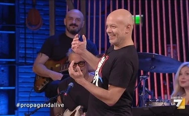 Propaganda Live, Diego Bianchi in delirio per le toghe rosse: lo show su La7
