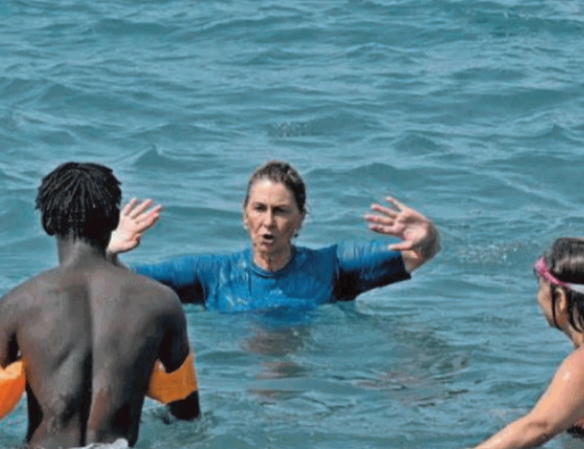 Il corso di nuoto riservato ai migranti