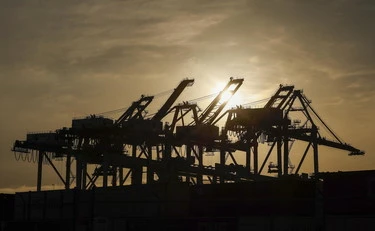 Iran, missili sui dissalatori: Teheran può crollare per sete, il nuovo piano d'attacco Idf