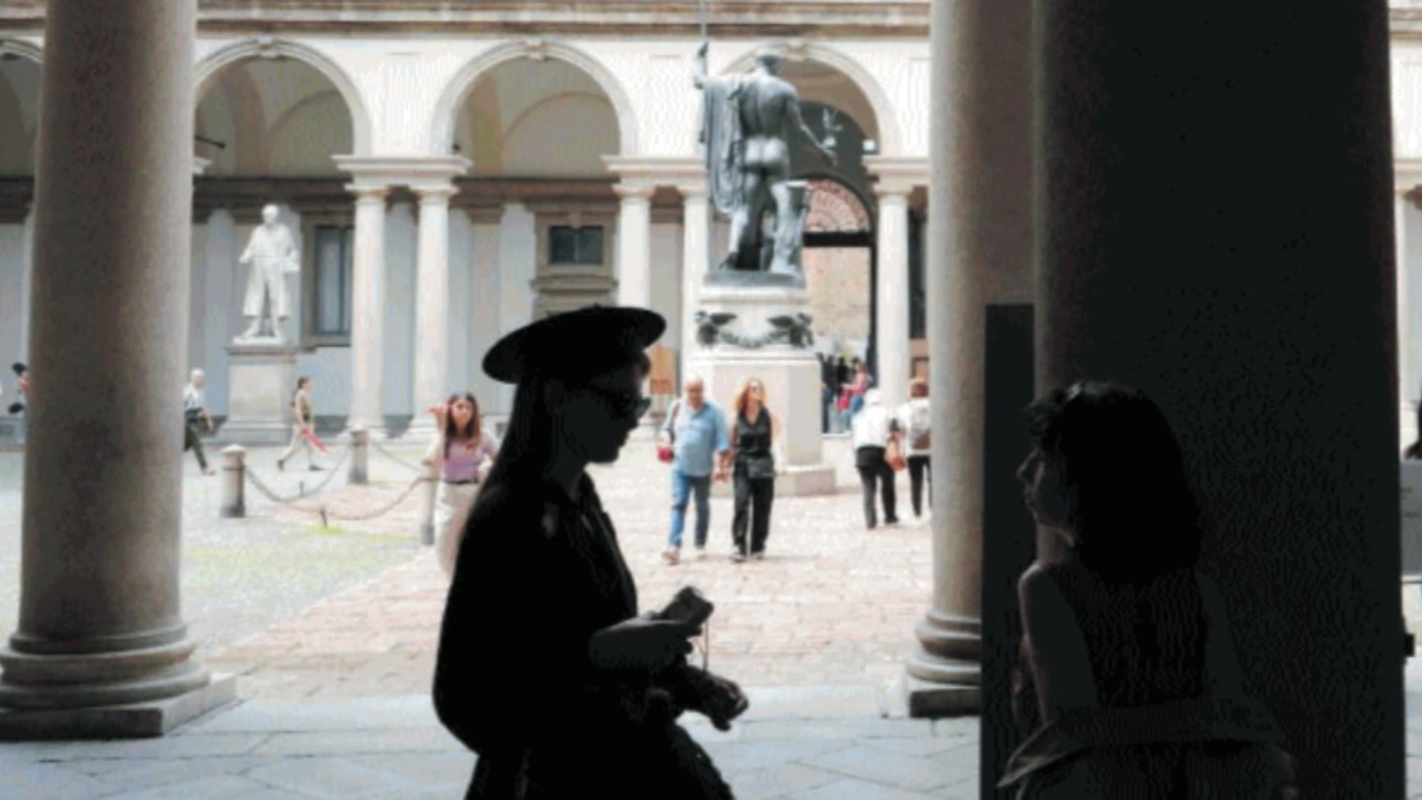 I francesi si prendono Milano: cosa sta succedendo