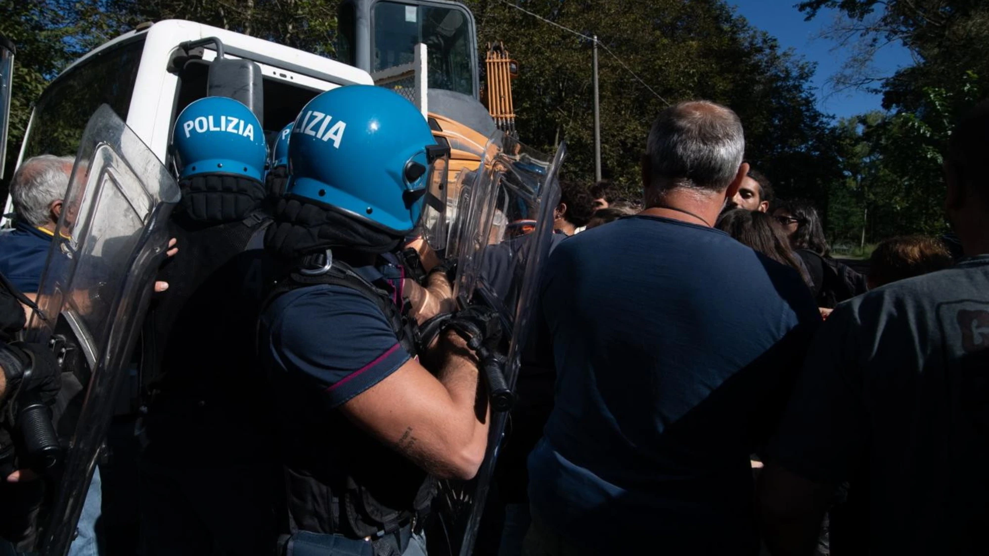 Per la Consulta uno schiaffo (non tanto forte) a un poliziotto non è un reato