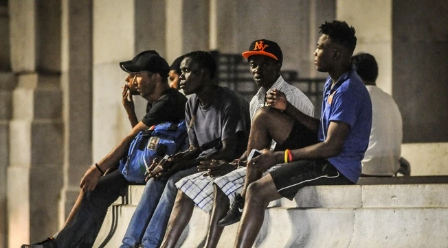 Immigrazione, la menzogna al confine per entrare in Italia: "Nostra figlia di sei anni è fuggita", ma non era vero
