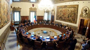 Cdm, caro voli e licenze dei taxi: cosa cambia (nonostante le minacce di sciopero)