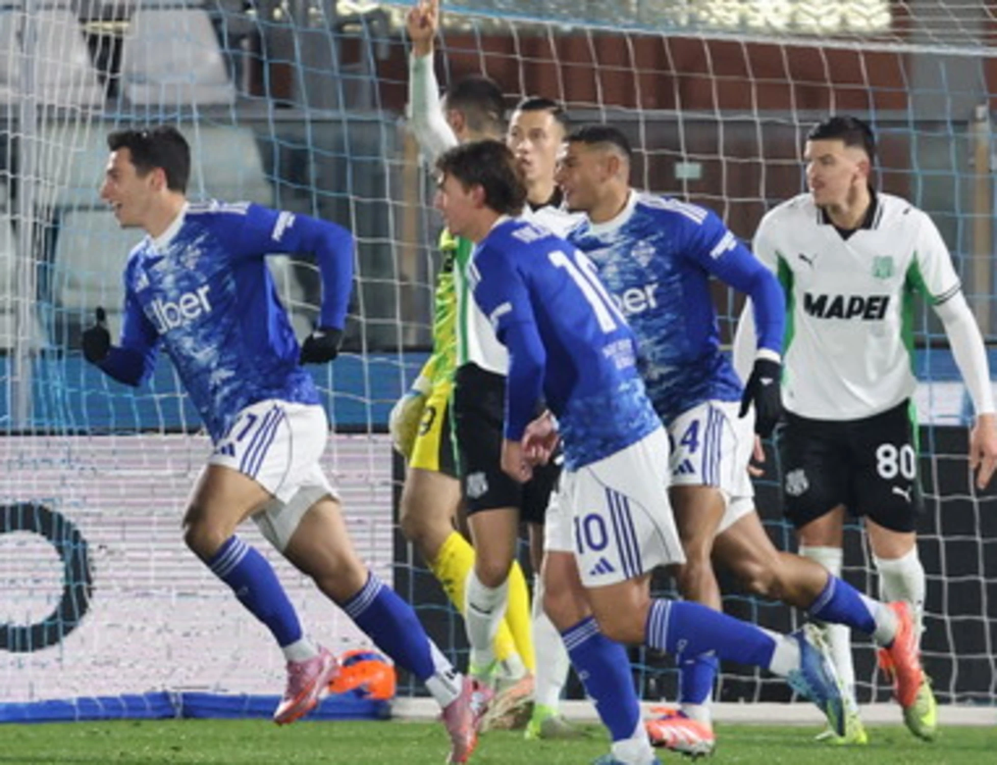 Serie A, il Como batte il Sassuolo per 2-0: Fabregas aggancia l'Inter