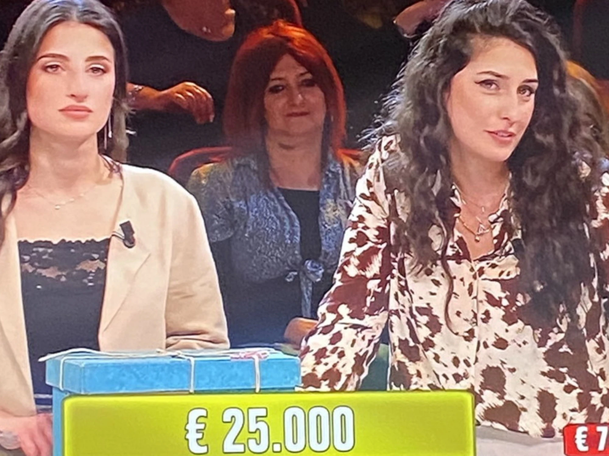 Affari Tuoi, insulti gratuiti su Valentina: "Sta maleducata se ne f..."