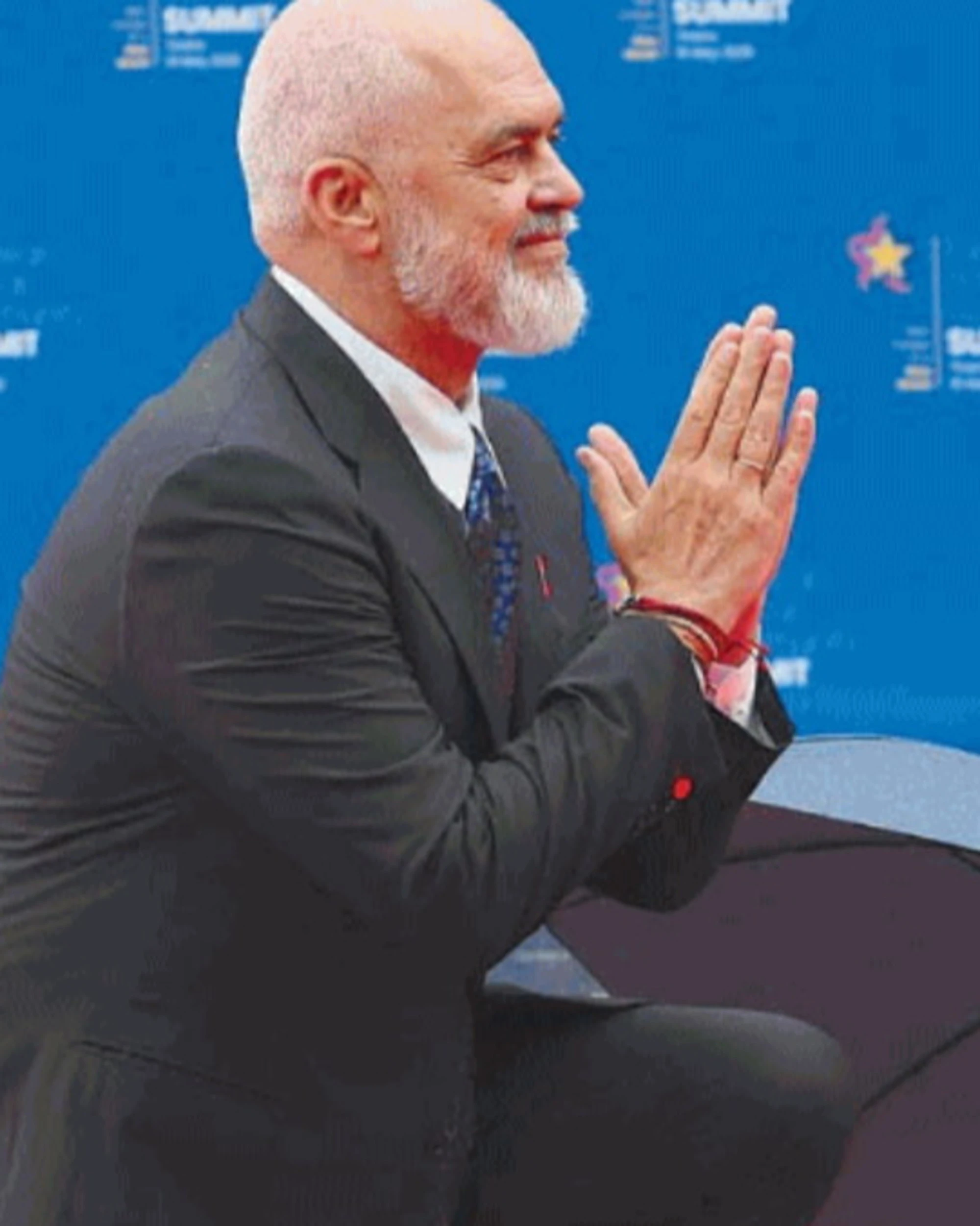 Edi Rama in ginocchio dalla Meloni, la sinistra ai matti