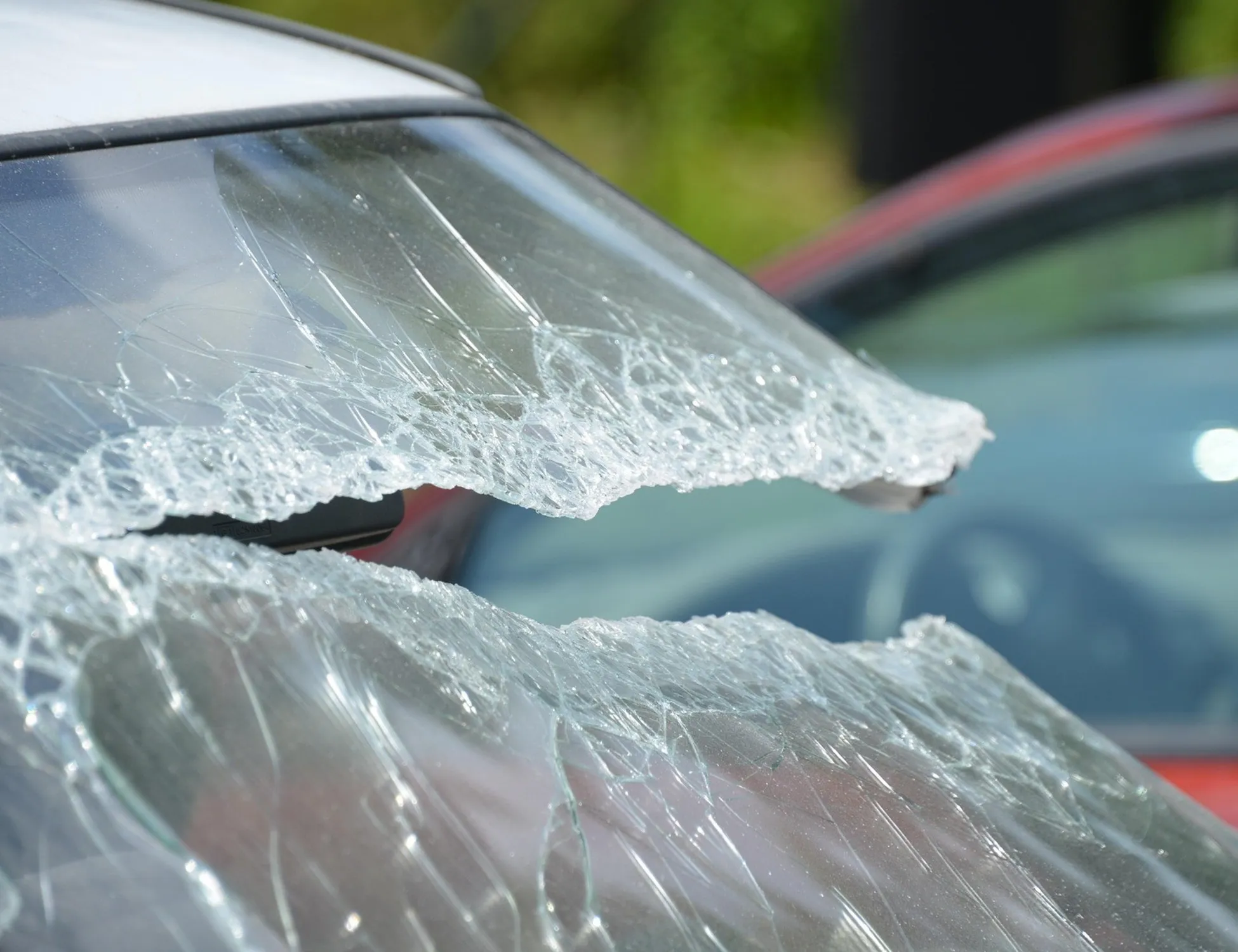 Leggi l'articolo: Bottigliate e mattoni contro le auto, poi gli insulti ai passanti: follia del nordafricano a Roma
