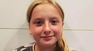 Macron nella bufera per la bimba sgozzata: rischia grosso