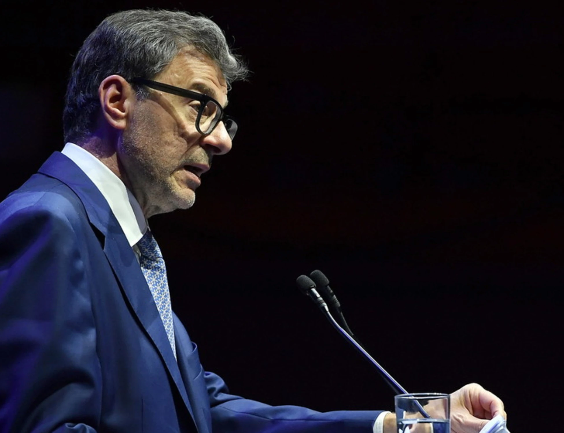 Giorgetti, "l'abbiamo fatto in silenzio": come azzera la sinistra