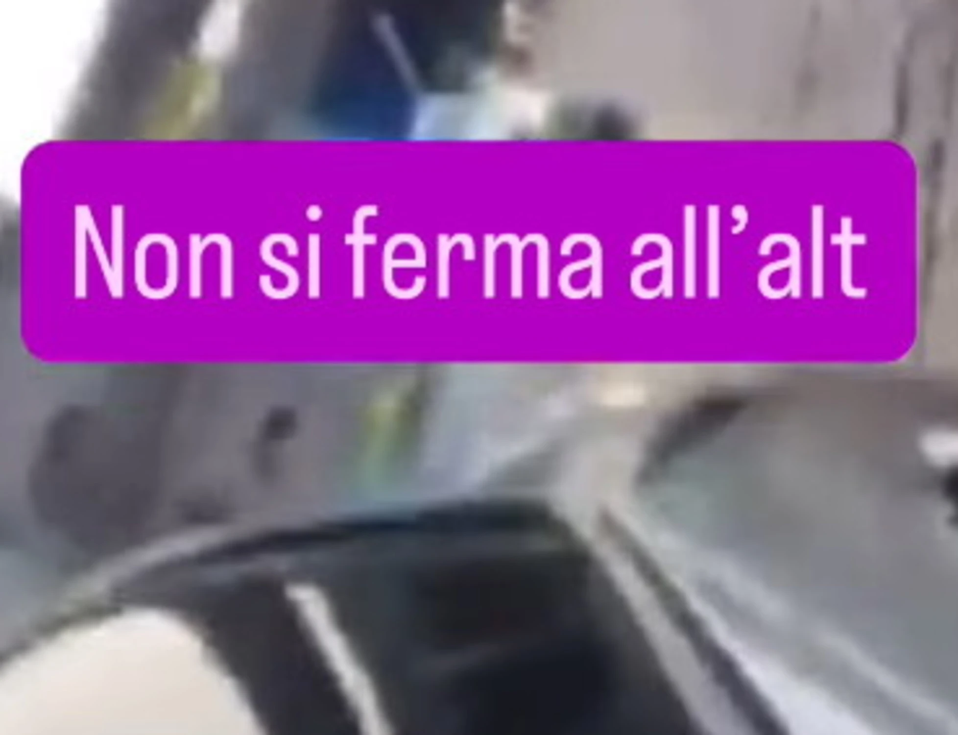 Milano, tunisino si filma mentre scappa in auto dalla polizia: il video della fuga