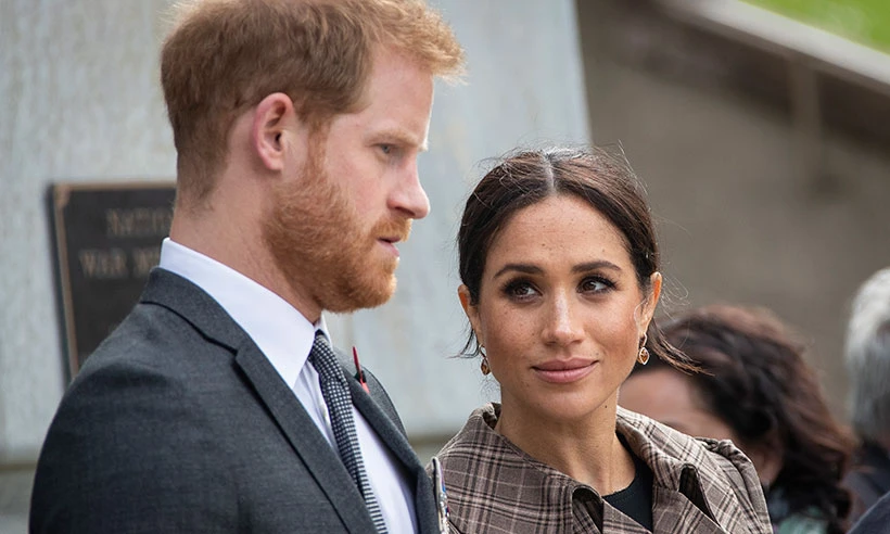 Meghan Markle, l'accusa degli amici intimi di Harry: "Ha isolato il marito"