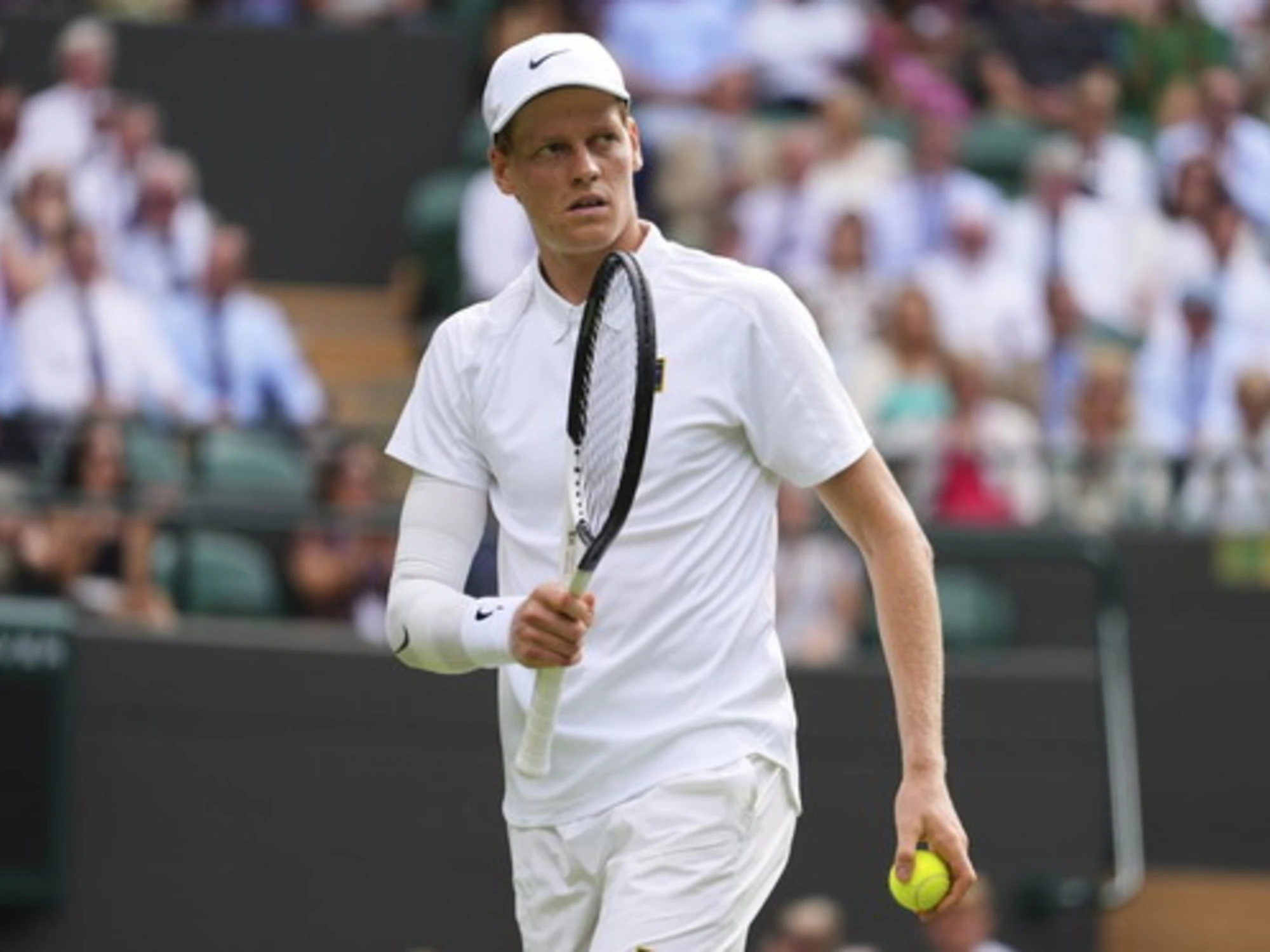 Jannik Sinner mostruoso, Shelton liquidato in 3 set: il punto "celestiale" che fa esplodere Wimbledon
