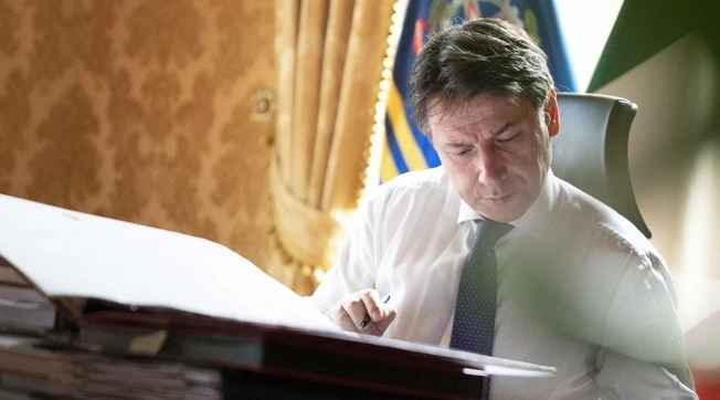 Giuseppe Conte, Dpcm anticipato: "Movida, feste private e calcetto", prova generale di lockdown