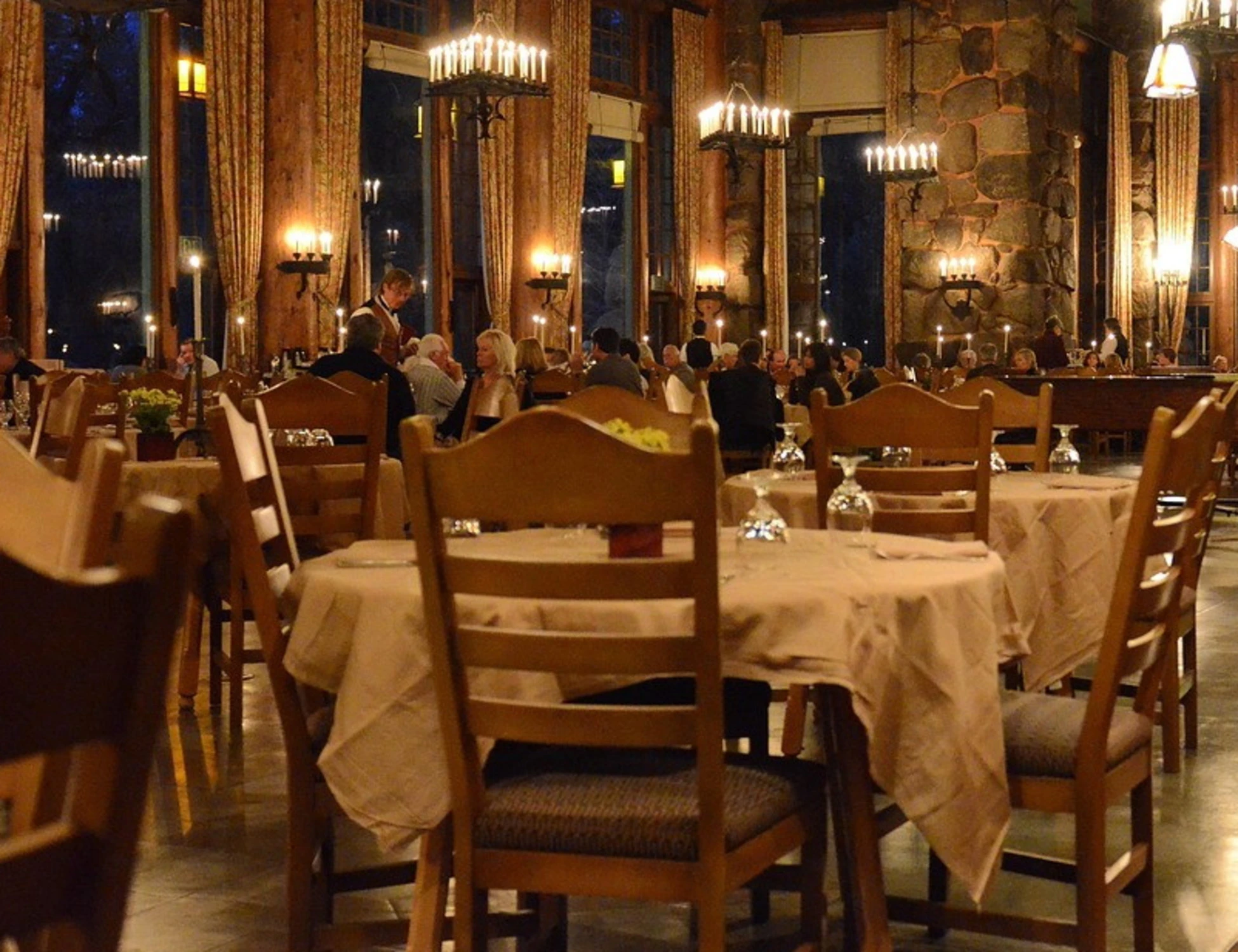 Fano, dopo la festa in 100 con vomito e diarrea: tra gli invitati anche Matteo Ricci