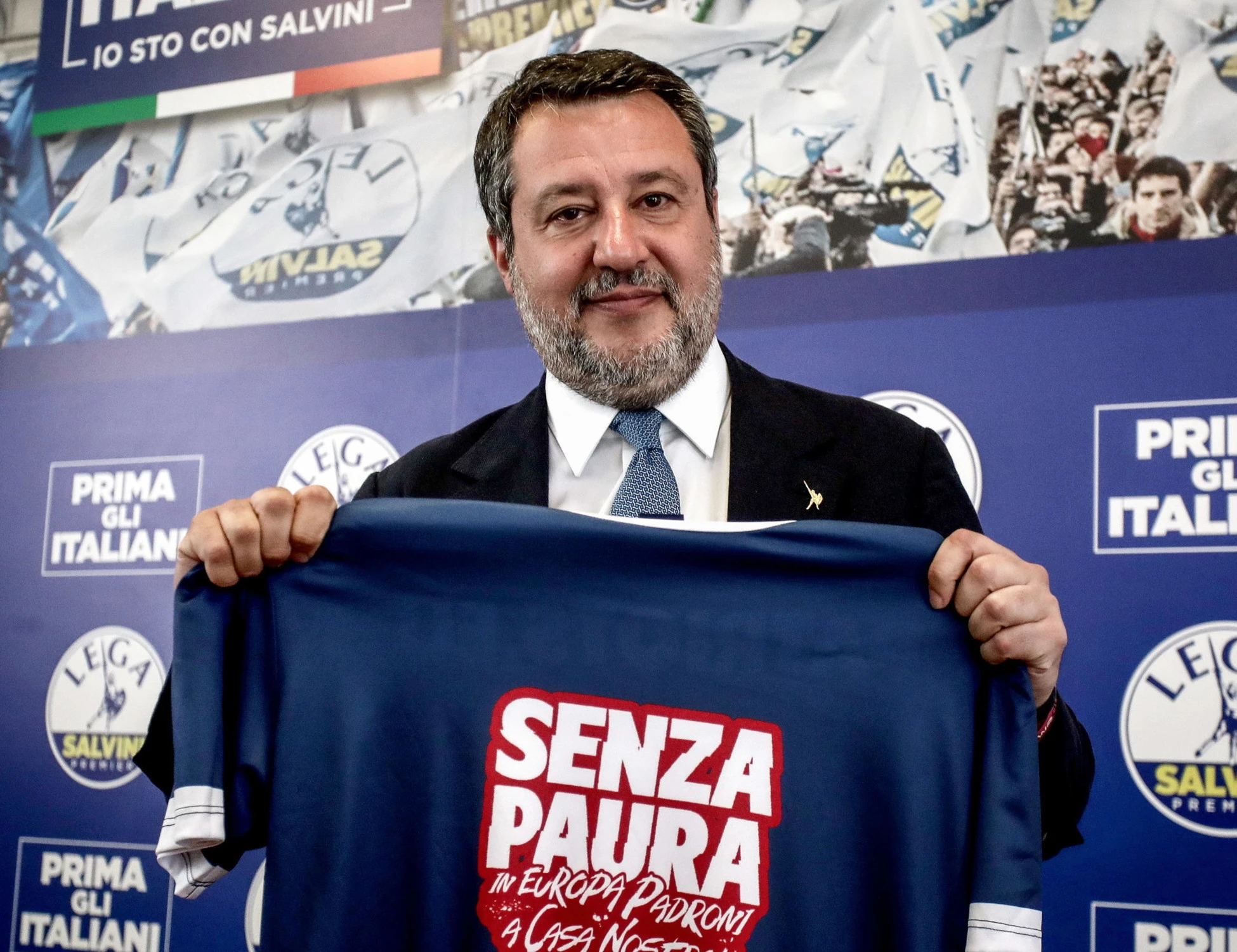 Lega in piazza contro la Ue. Ma la sinistra vuole zittirla
