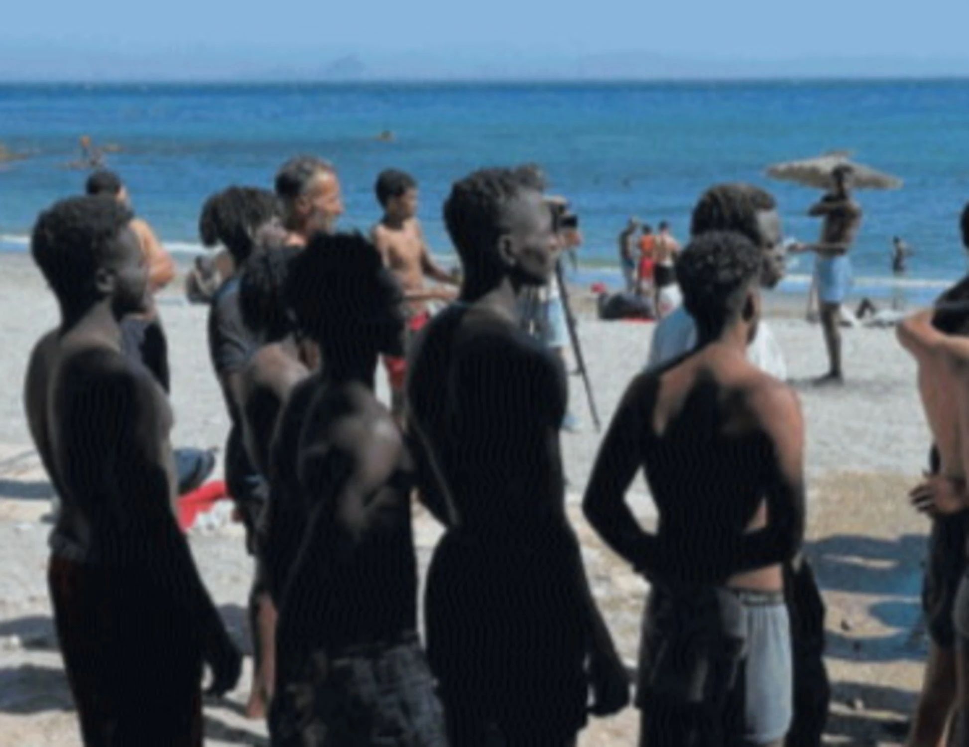 Ceuta, caos infinito: ronde di cittadini a caccia di clandestini