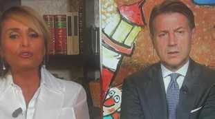 DiMartedì, Giuseppe Conte e il dettaglio "imbarazzante": cosa spunta da sotto la giacca