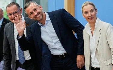 Sondaggio, l'Afd vola al 30 per cento: stacca per la prima volta di dieci punti la Cdu-Csu
