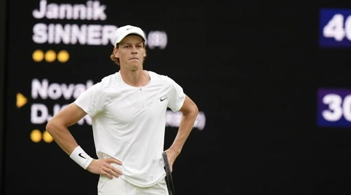 Sinner, semifinale amara: vince Djokovic, ma nel terzo set...