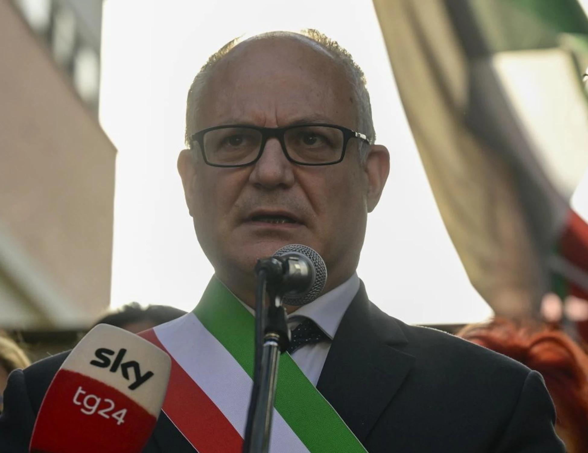 Gualtieri, le spese pazze in piazza inseguono il sindaco