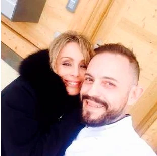 Quella strana foto di Marina Berlusconi: sapete chi è quest'uomo? / Guarda