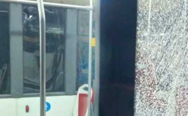 Roma, colpo di pistola contro un bus di linea