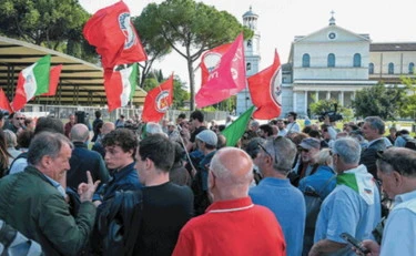 25 Aprile, spara un 21enne della comunità ebraica? Per la sinistra è colpa di Meloni e sinistra