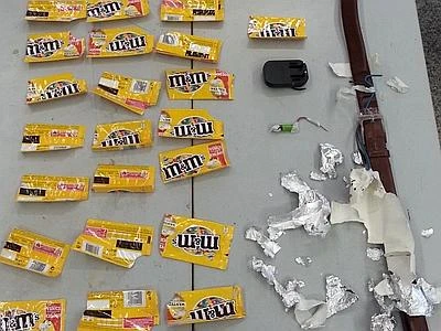 Milano, 'rapinatore-kamikaze' con cintura esplosiva piena di cioccolatini