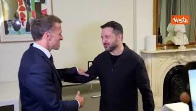 Zelensky incontra Macron a New York, l'abbraccio tra i due Presidenti