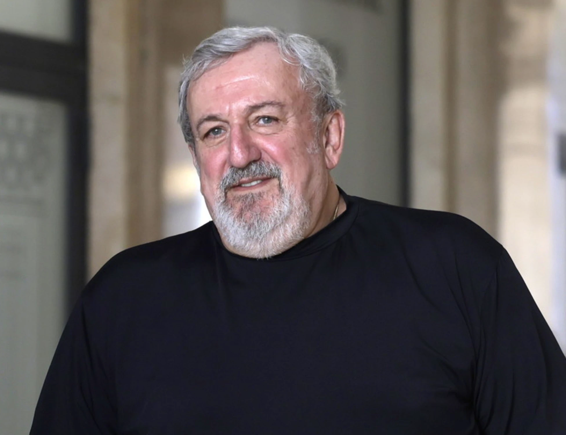 Michele Emiliano graziato dalle toghe: non torna al lavoro. Ora poltrona al Senato