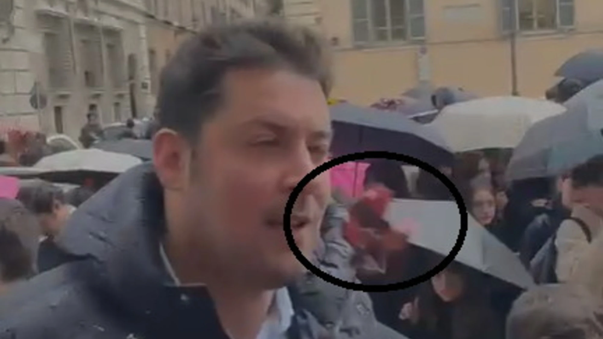 "Solidarietà ad Askatasuna": gli studenti del liceo Visconti insultano i leghisti 