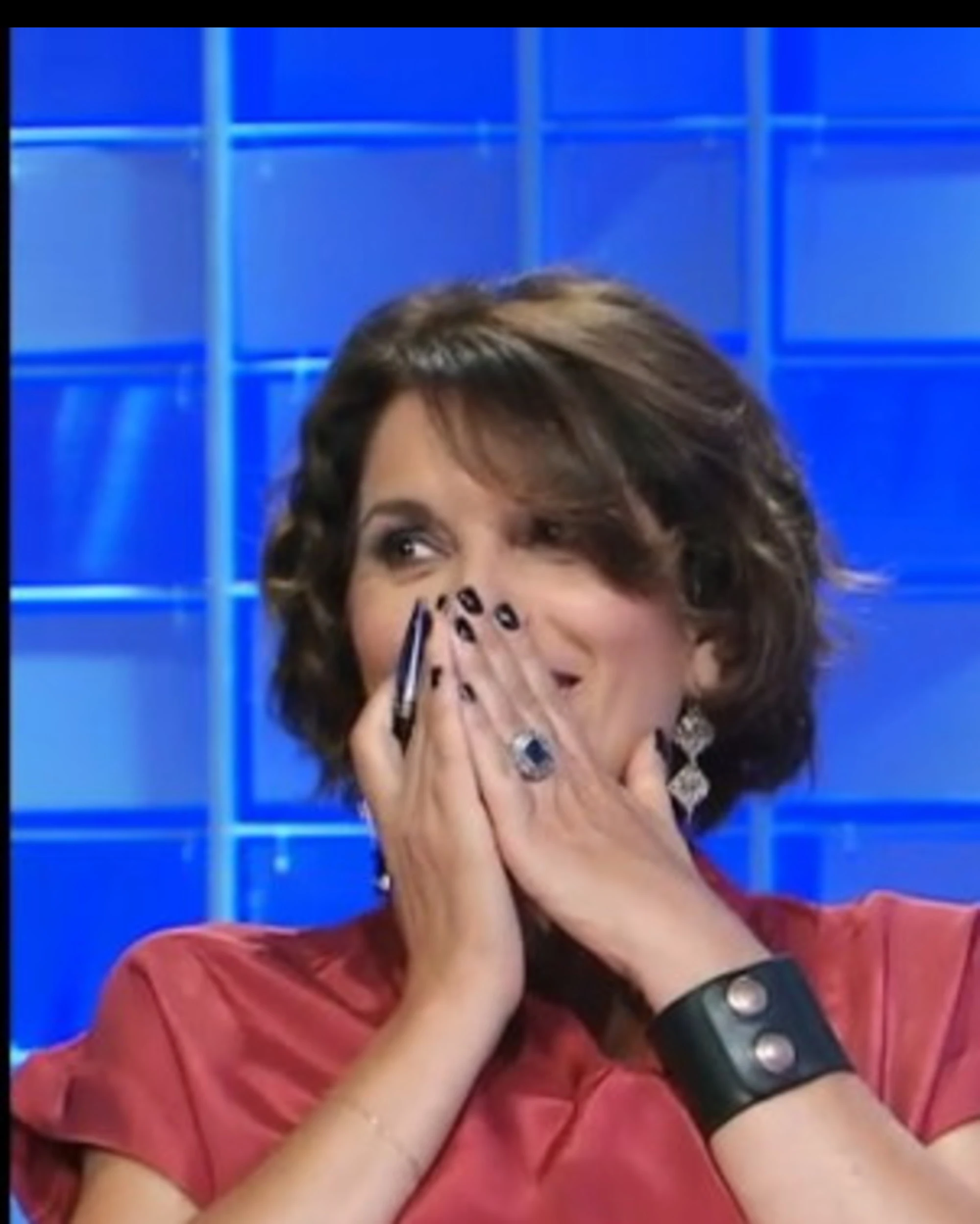 In Onda, Marianna Aprile mani sul volto: non si trattiene