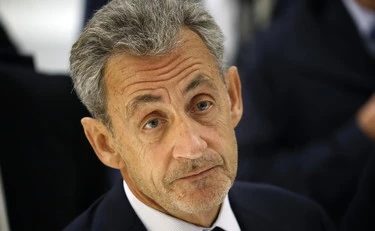 Nicolas Sarkozy, cibo e terrore: voci-choc, com'è ridotto in carcere