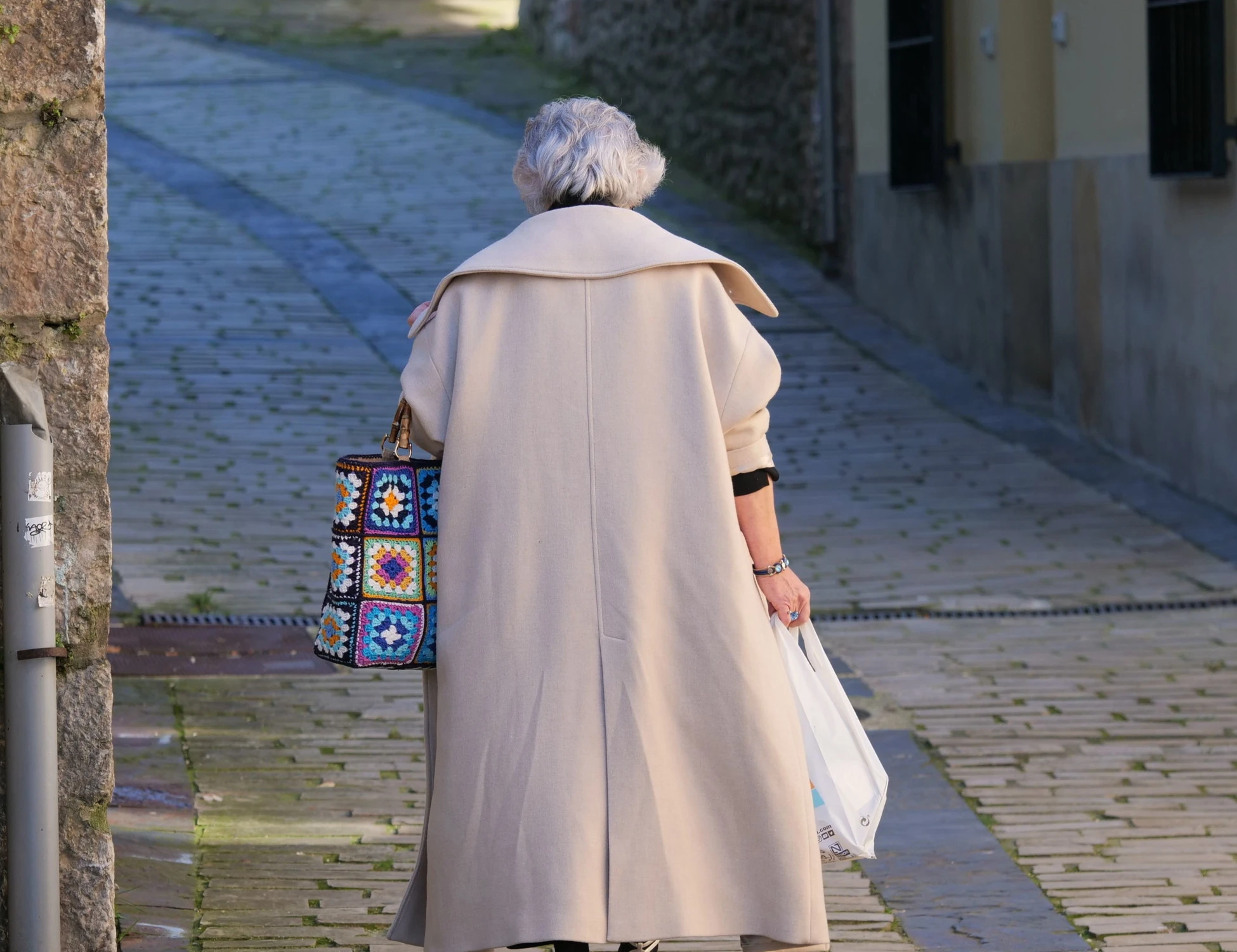Pesaro, "ci scusi, dov'è il mare?": rapinano un'anziana, fermati a 10 e 13 anni
