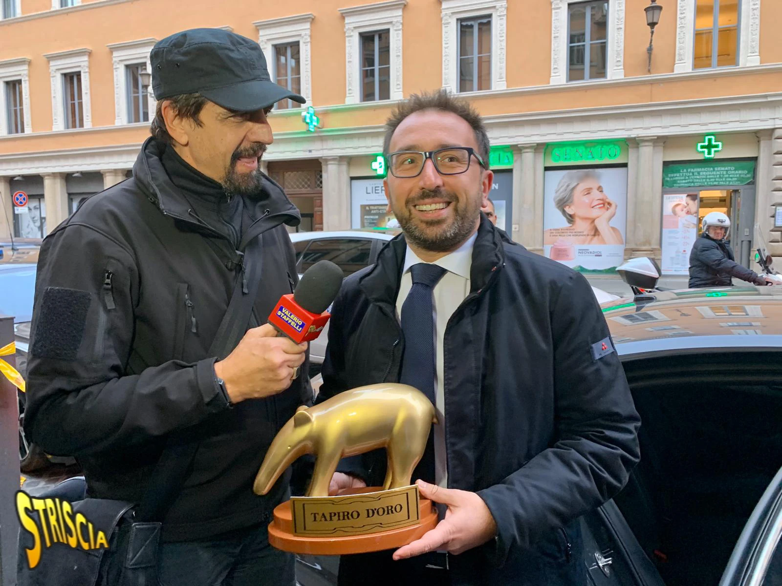 Striscia la Notizia, Alfonso Bonafede sconcertante: ringrazia Matteo Renzi per averlo insultato