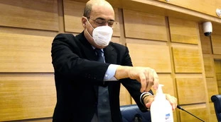 Roberto Saviano su Nicola Zingaretti: "Vuole far cadere il governo, è d'accordo con Vincenzo De Luca"
