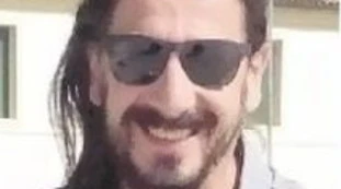 Trebaseleghe, il padre uccide a coltellate i due figli poi si suicida. Orrore: i ragazzini hanno provato a resistere. Pista choc