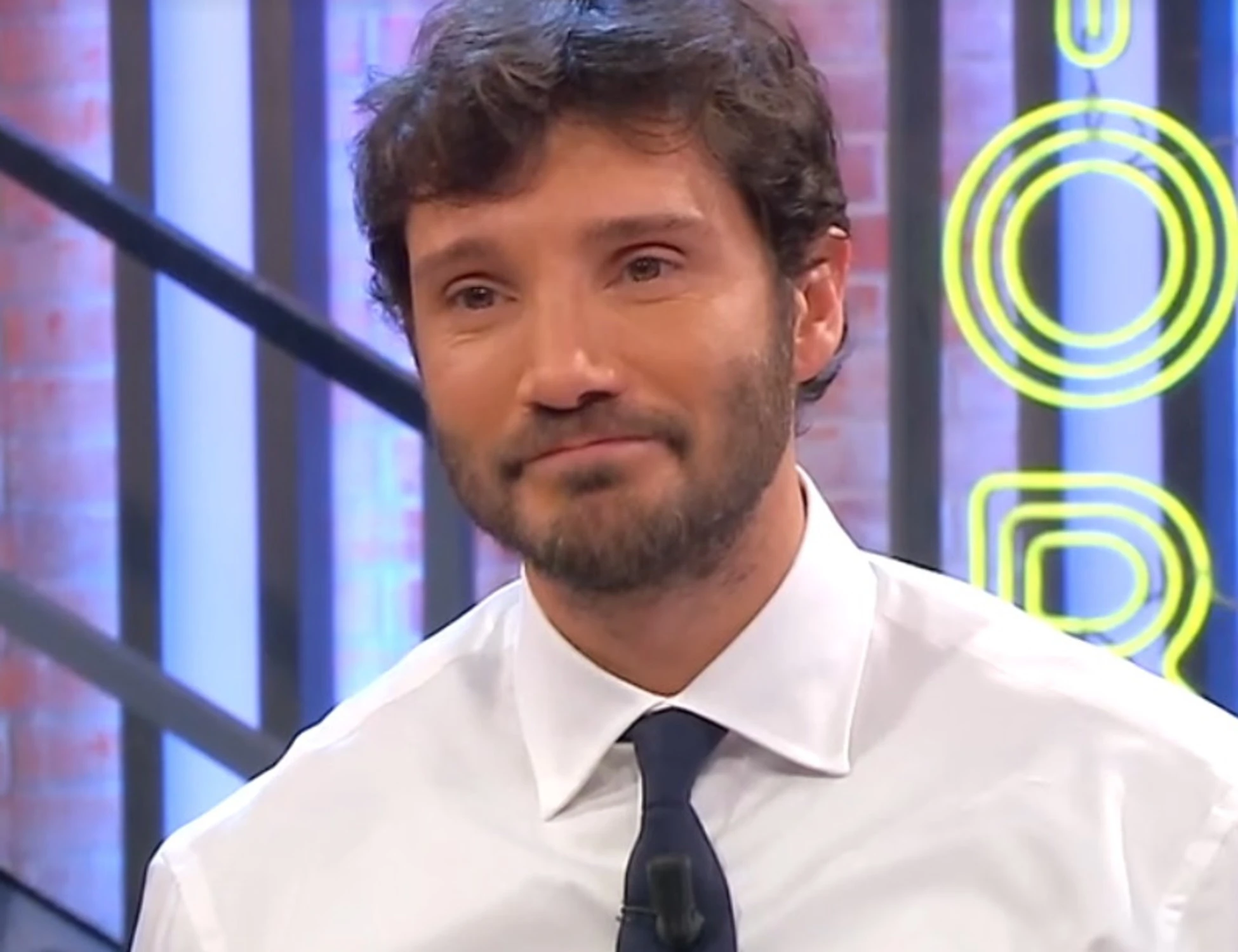 Affari Tuoi, l'annuncio di Stefano De Martino: "Ecco quando torna Herbert Ballerina"