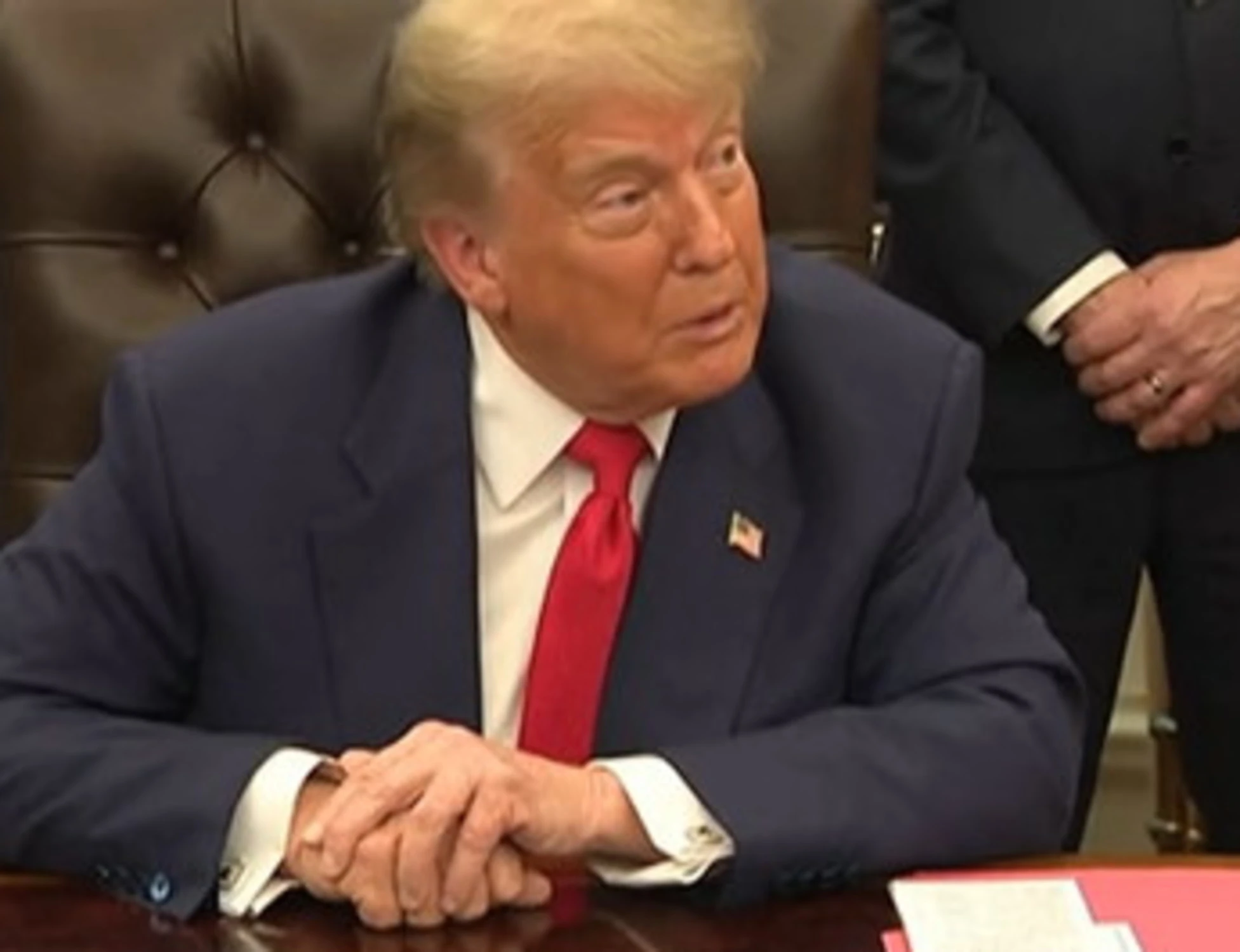 Trump avvisa l'Unione europea: "Imparerà presto a non essere cattiva con noi"