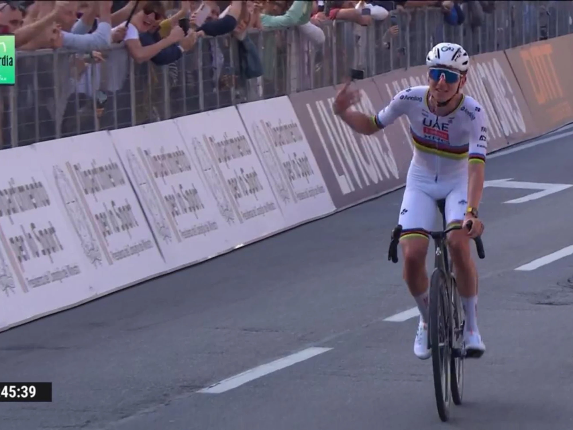 Tadej Pogacar, in tv tutti pazzi per lui