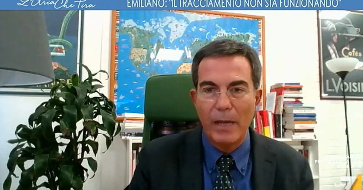 Giovanni Floris sul coronavirus a L'Aria che Tira: "Lockdown preventivi per far scendere le curve dei contagi"